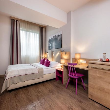 Hotel Junior By Max 70 Salzburg Exteriör bild